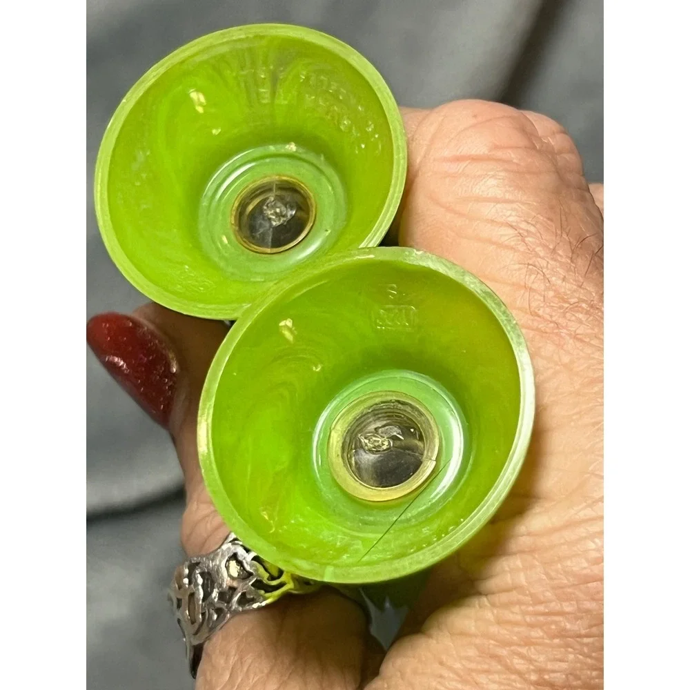 Vintage CARVANITE LA USA Green Plastic Salt Pepper‎ Shakers 4½ Inch MCM